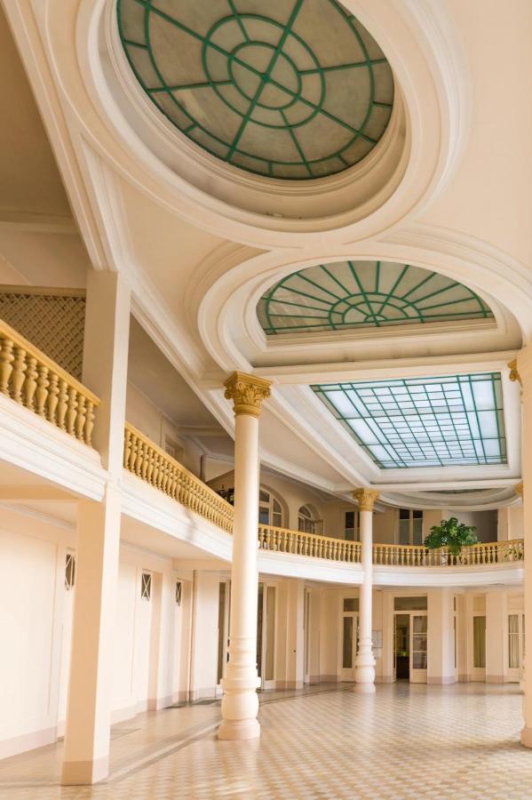 L Incomparable - International Palace Vichy Exterior photo